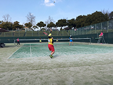 春季知多高等学校ソフトテニス選手権大会の様子写真1